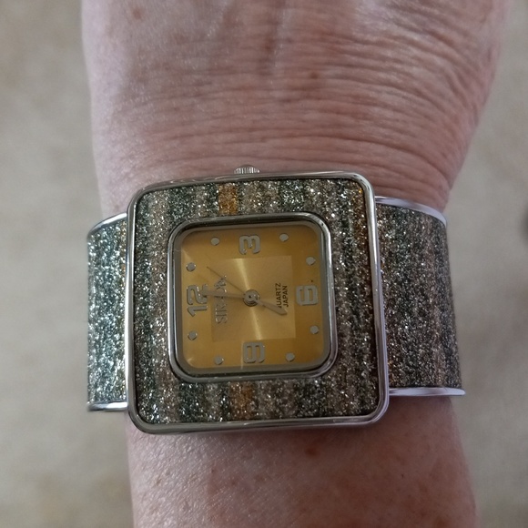 2 Strada Cuff Women's Watches. - Picture 4 of 7